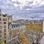 Charming Love Nest In Paris